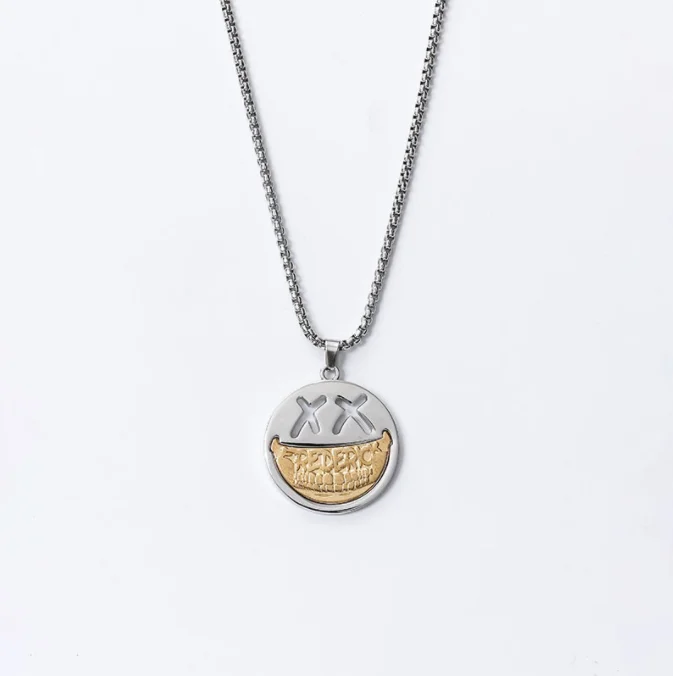 Dark pop style skull smiley face necklace hip hop artist metal trendsetter men and women with titanium jewelry
