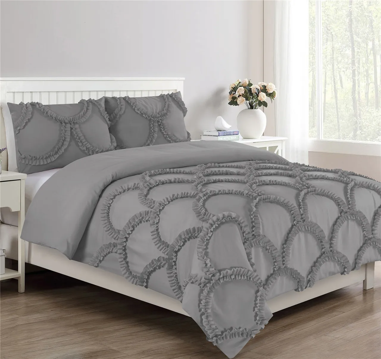 Customize 100% polyester frill velvet bedspread comforter set