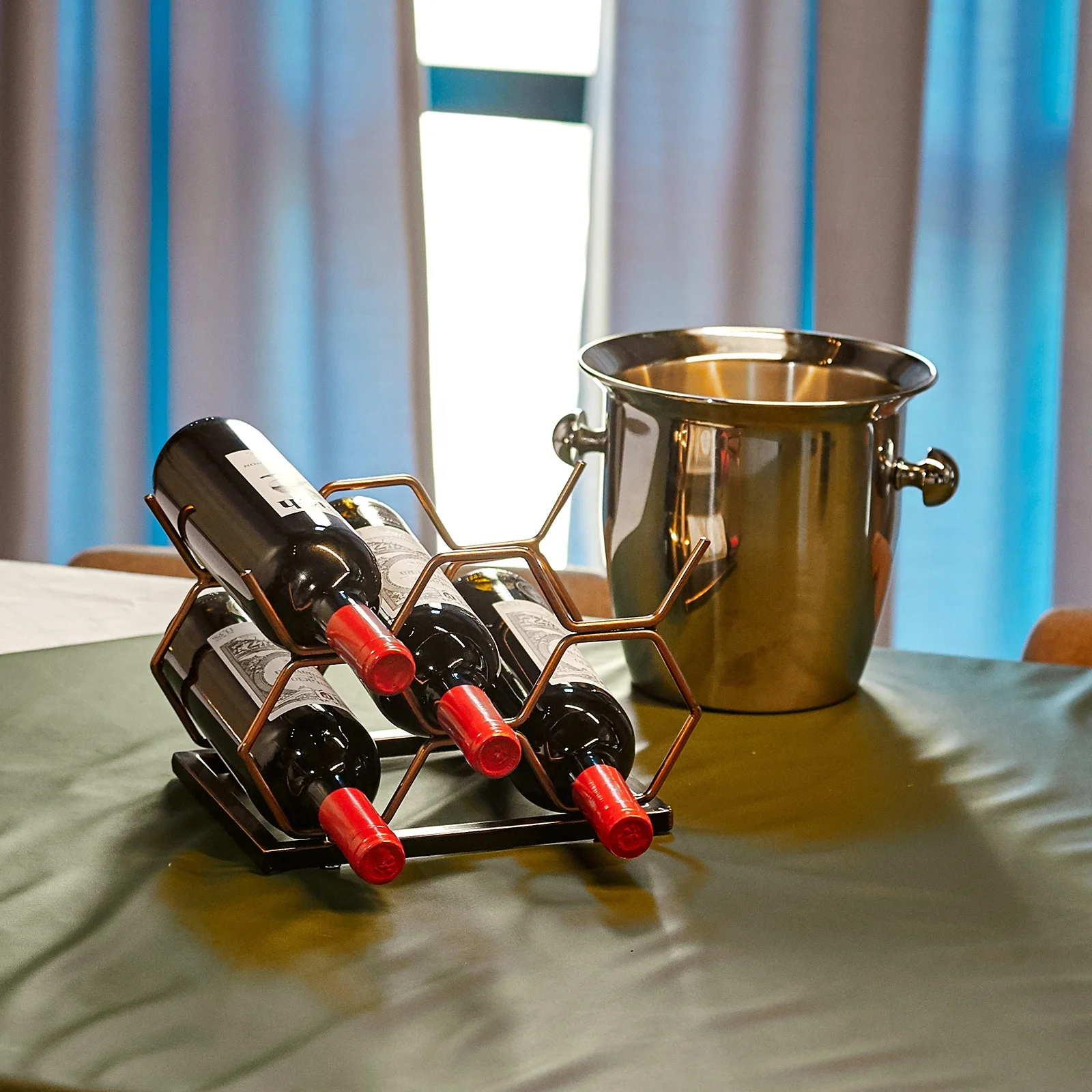 Contemporary Modern Metal Wine Rack 8 Bottles Wine Bottle Holder for Wine Storage