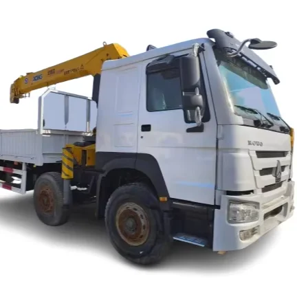 The used SINOTRUK diesel 8X4 6 Ton 8 Ton 12 Ton telescopic boom truck mounted crane trucks is in good condition for HOWO