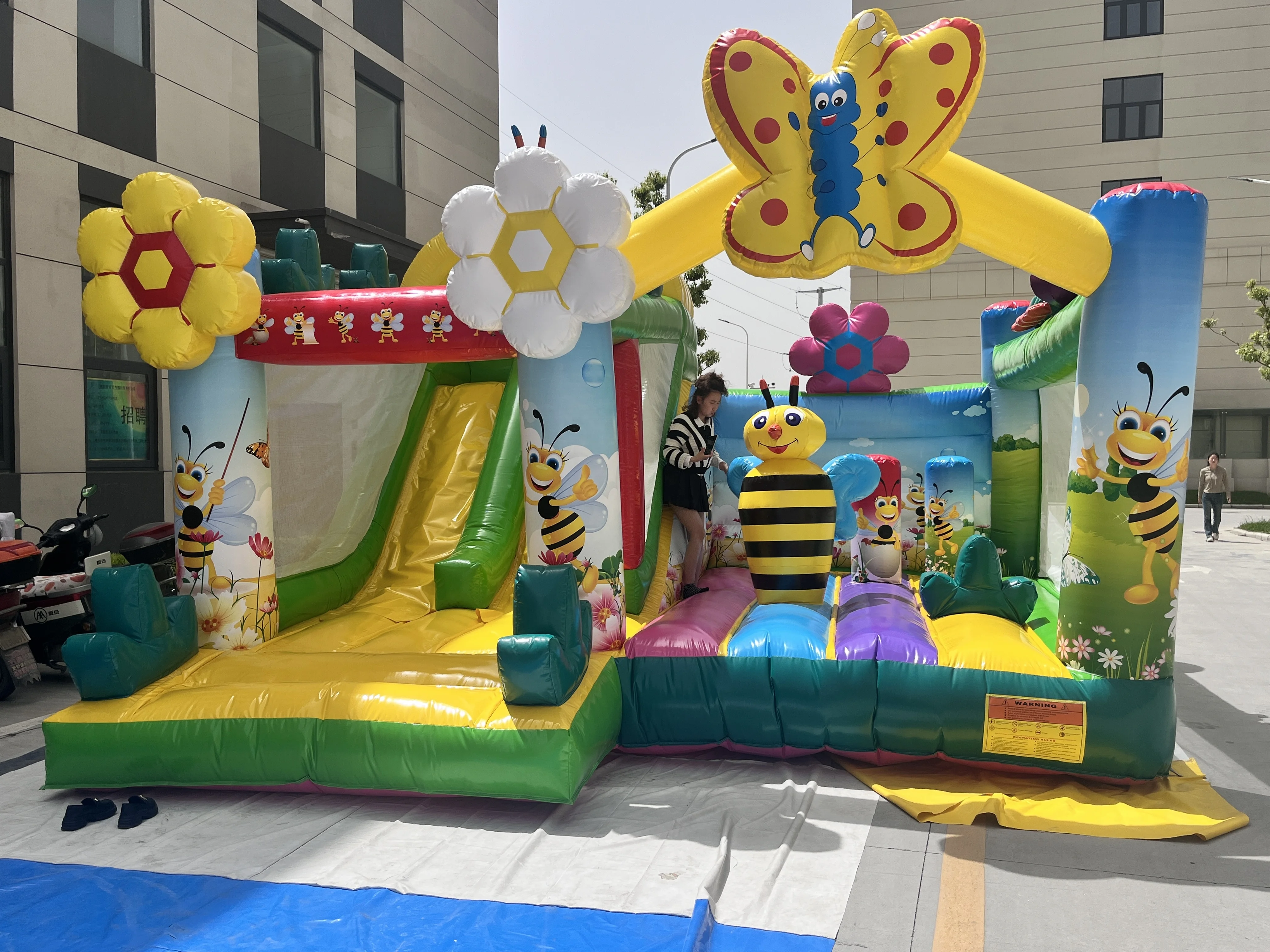 Factory customized garden bee forest bouncy castle