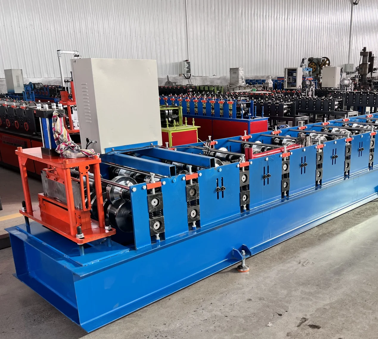 2023 best product in china rain gutter mobil zinc roof sheet roll forming machine roofing sheets rain gutter cleaning machine