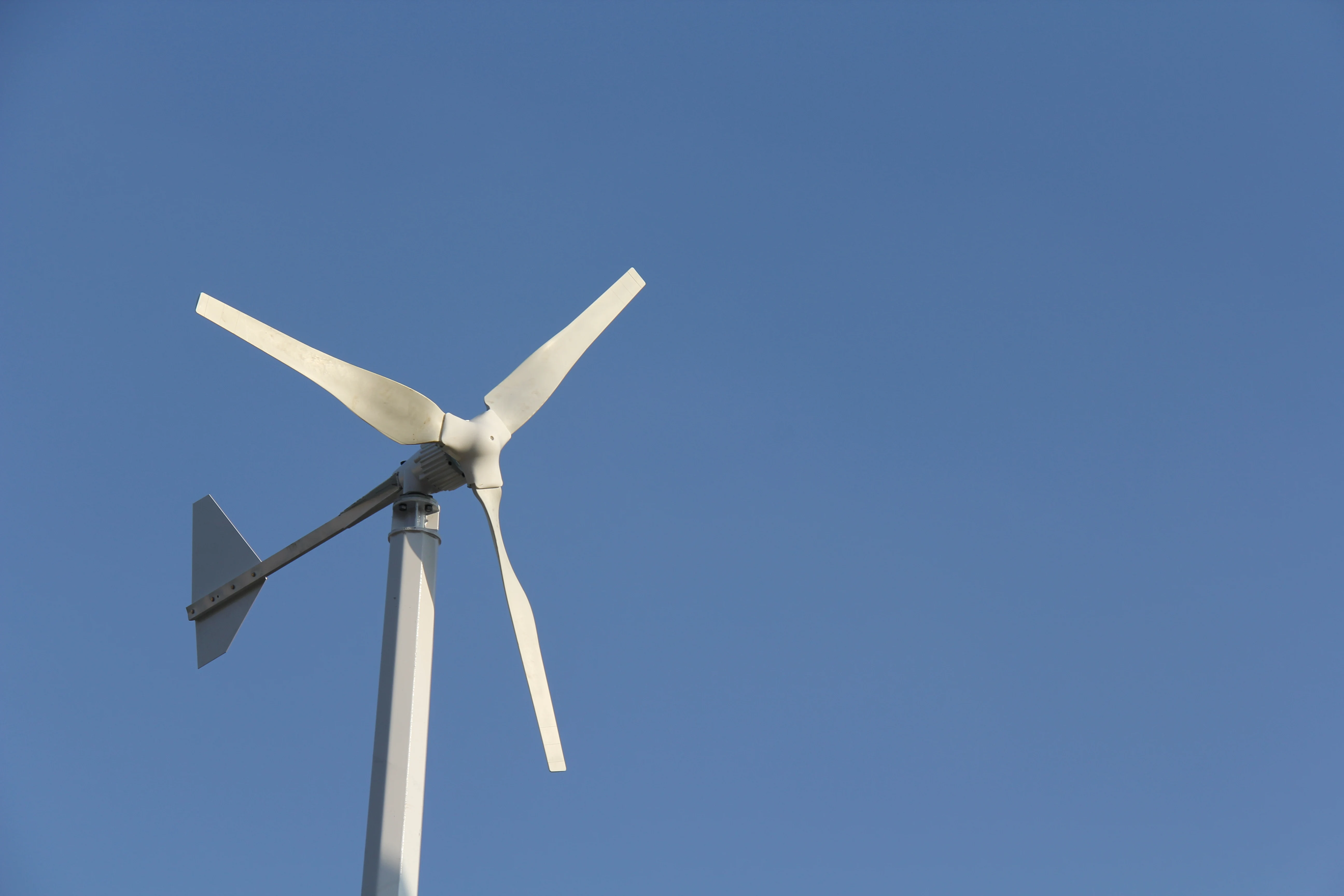 1500W wind generator CE Certificated customized  1.5KW 48v 96v 220v 240v Wind Turbine Generator for home