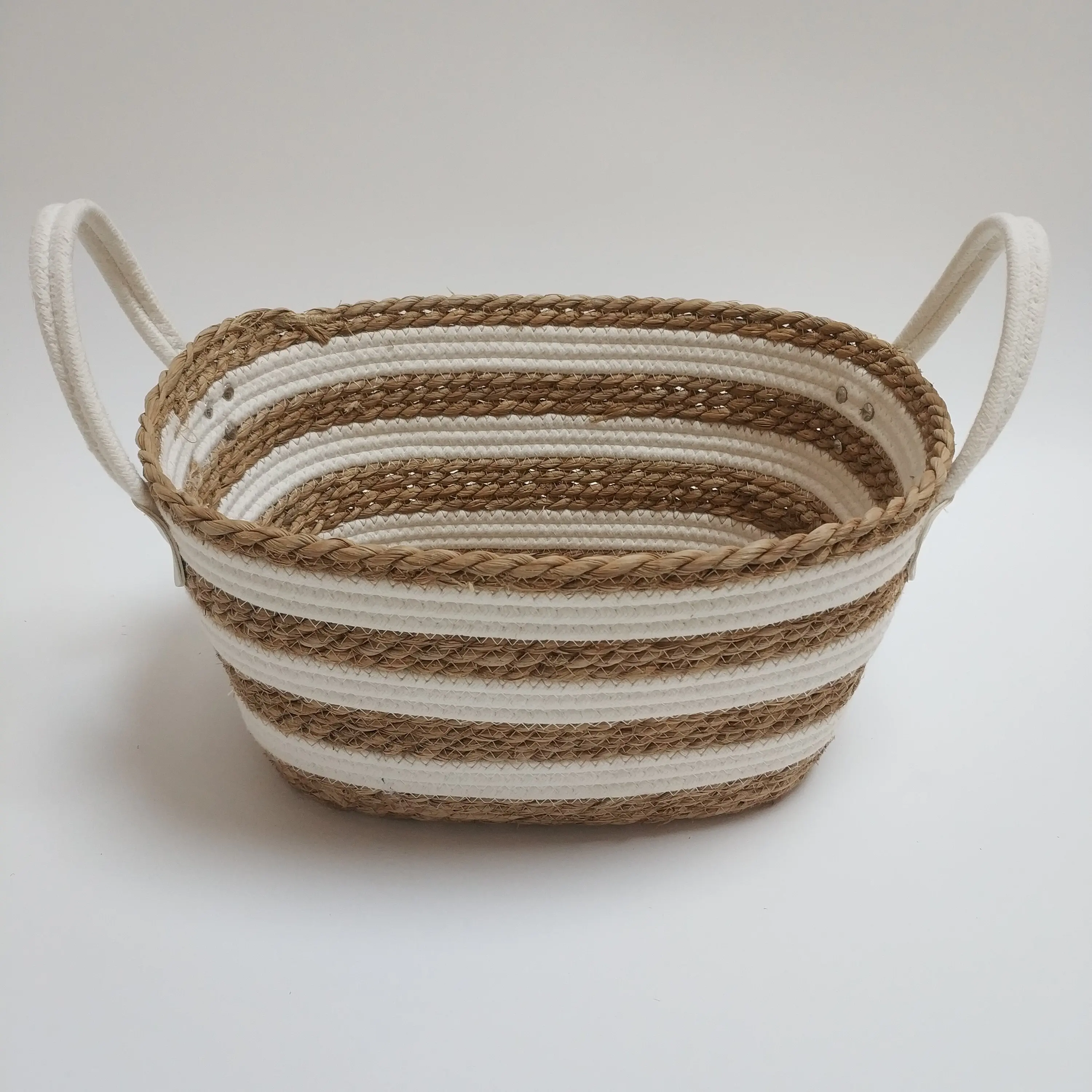 2023 Wholesale straw basket woven seagrass natural rattan handmade storage plant basket with handles made by leaf of cattail