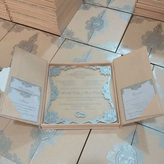 Customized textured luxury  hardcover figure box with custom clear acrylic with silver font wedding invitation cards
