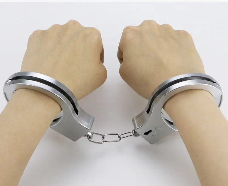 Classic Plastic Toy Handcuffs for Children Creative Play House Props with Electroplating Unisex for Ages 5 to 7 Vending Machines