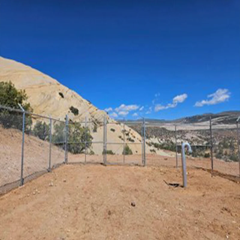 Pvc black vinyl coated chainlink chainlink wire mesh 50x50mm small hole chain link fencing 6ft tall