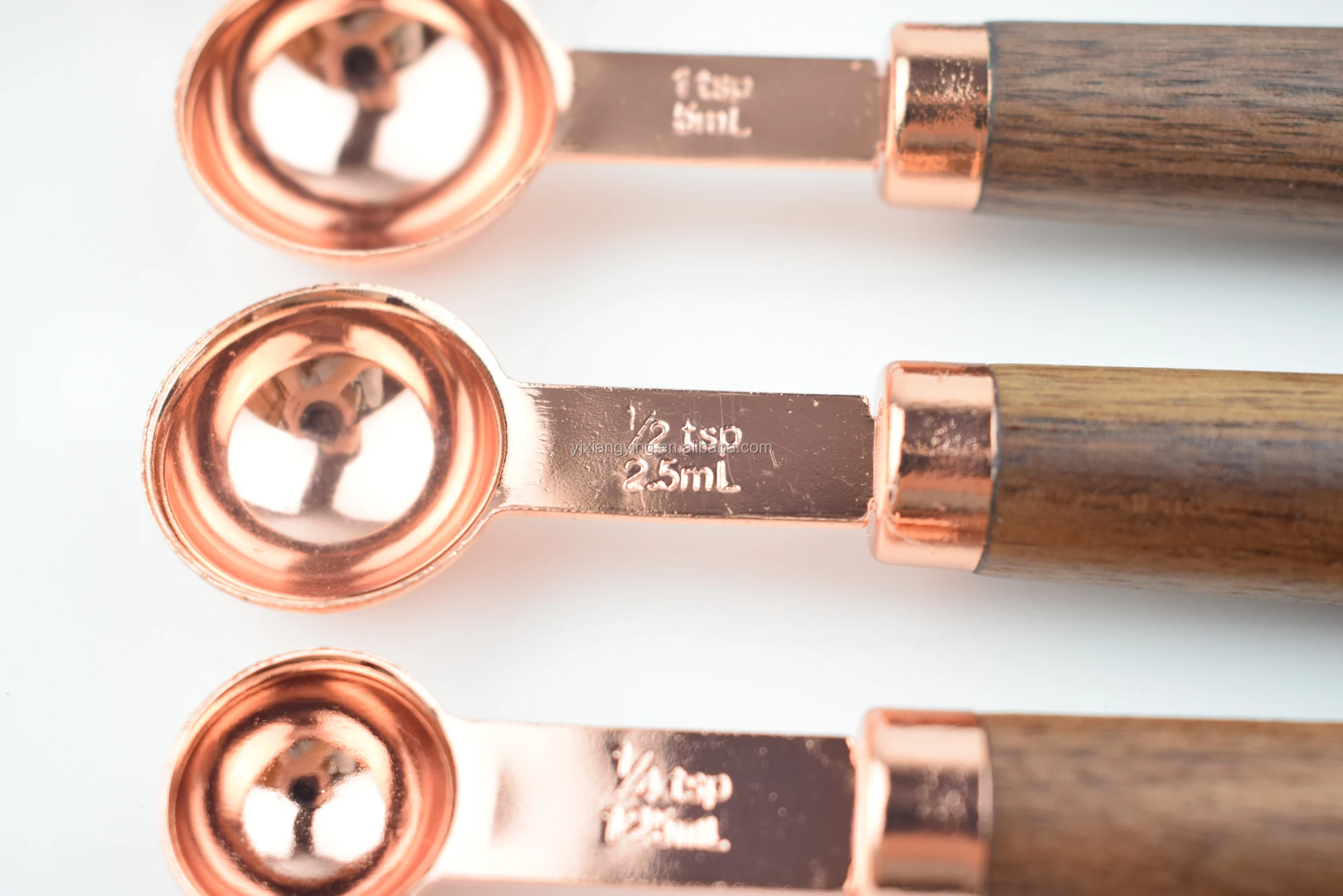 Amazon hot sale kitchen accessories 2019 new gadgets 4 pcs wooden handle rose gold measuring cup and spoon