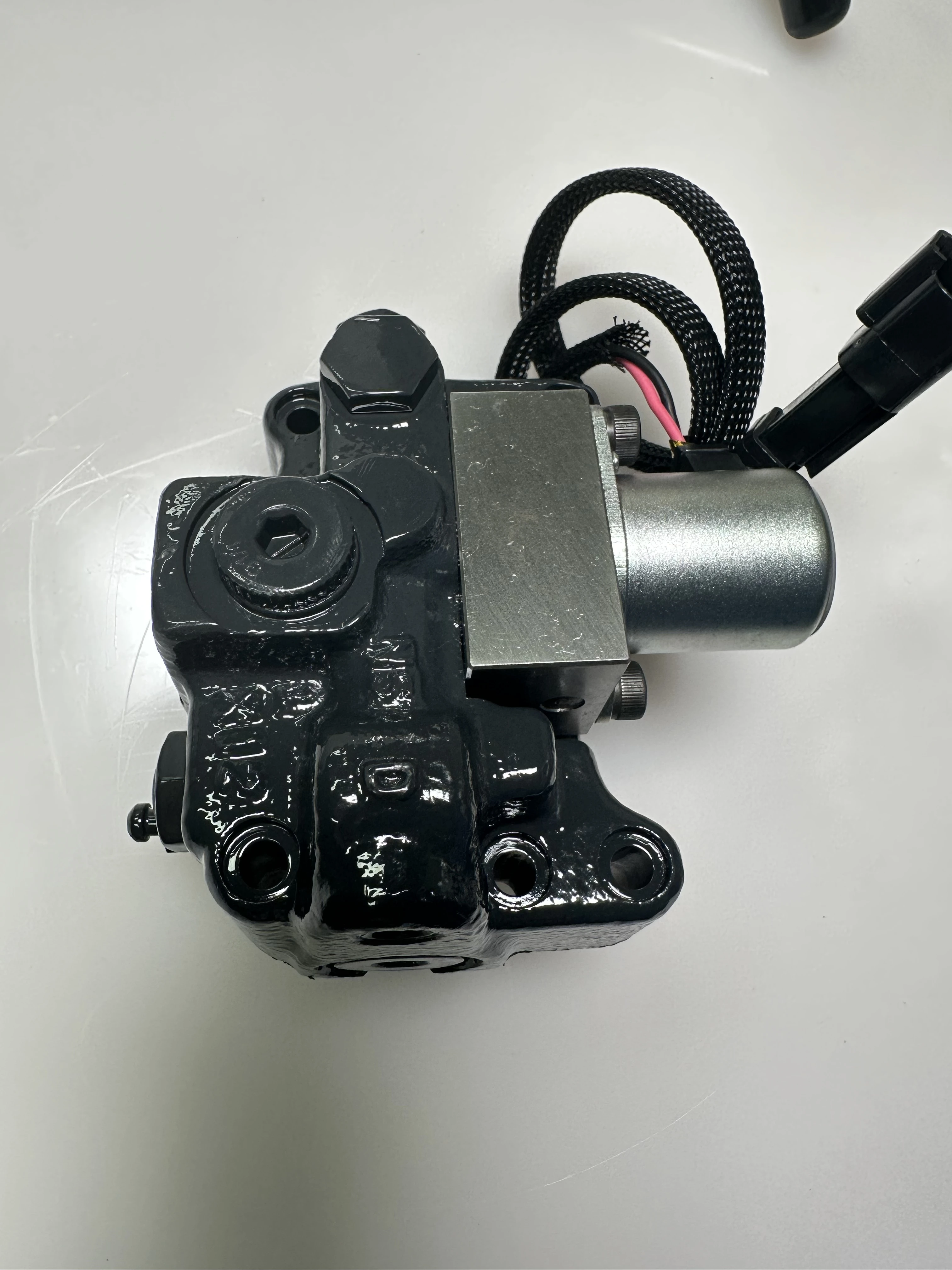 Wholesale Komatsu excavator solenoid valve PC200-7/8 PC360-7 PC400-7 702-21-60700 hydraulic main pump