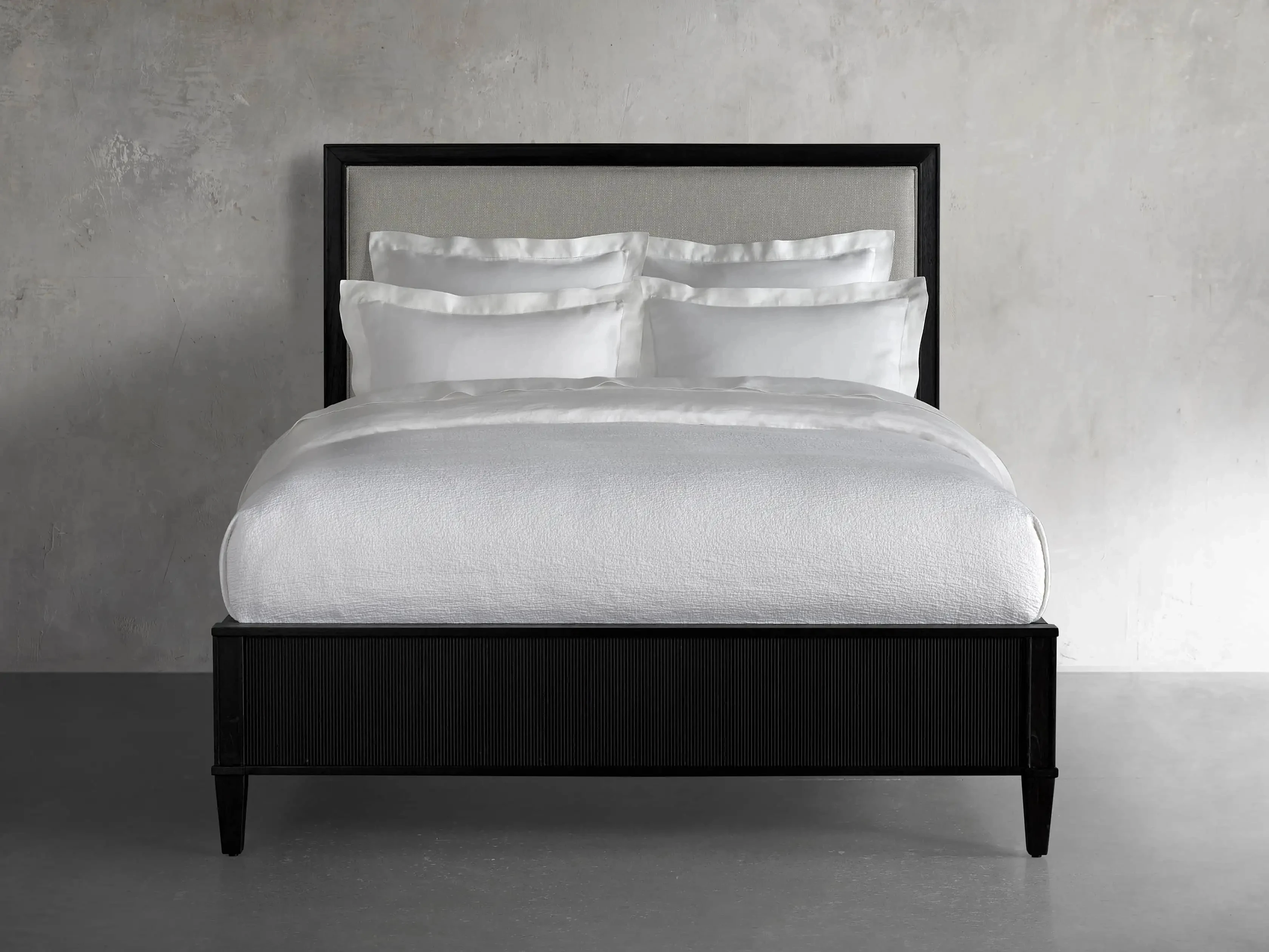 Custom Deluxe Classic Bedroom Soft Sofa Bed Post Modern Hotel Villa Oak Big Bed Bedroom Furniture