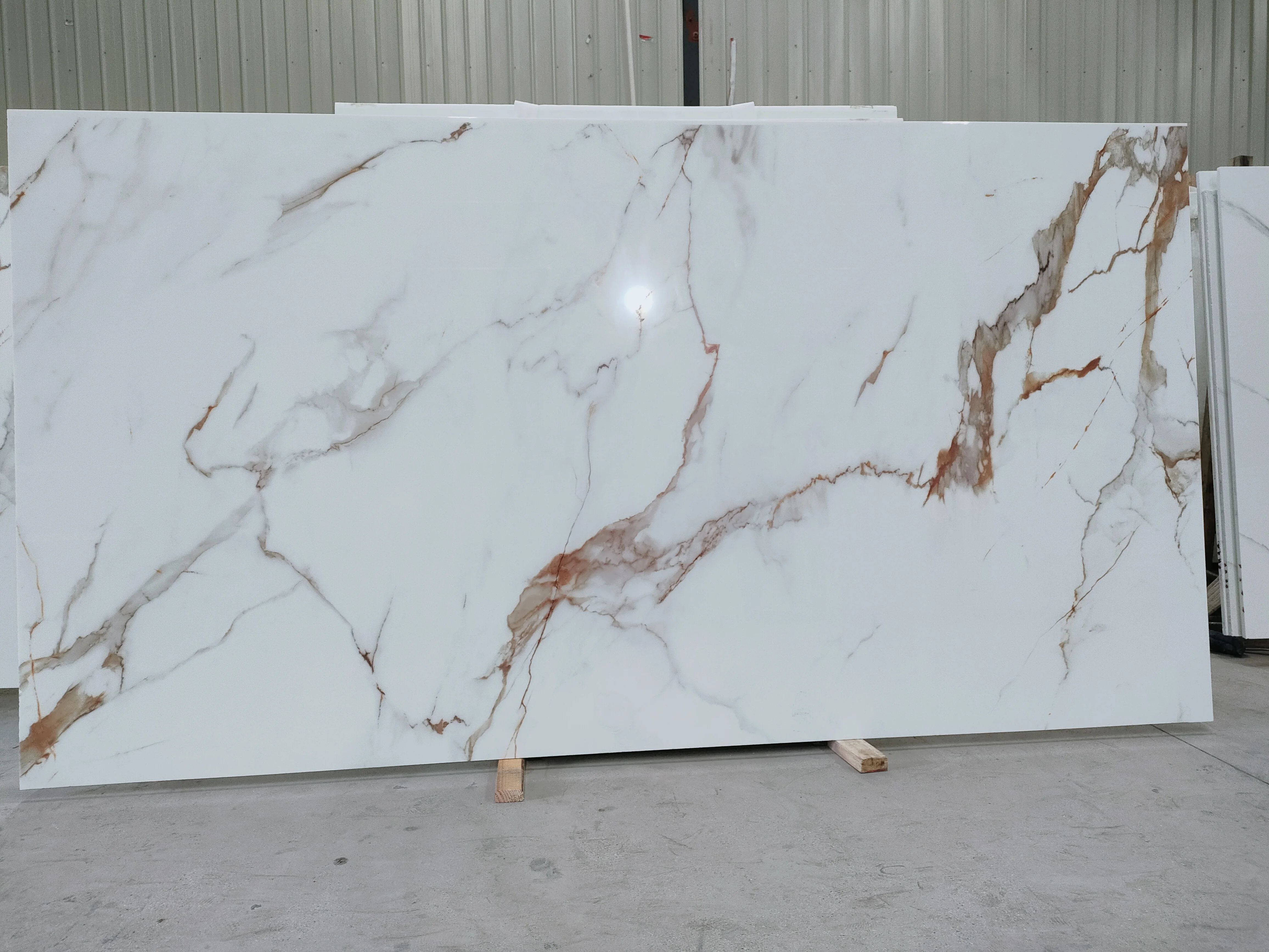 Wholesale Quartz Nano Carrara Calacatta White Marble Slab Calacatta White Slab Crystallized Glass Stone