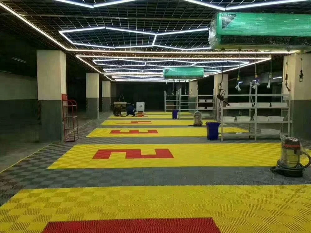 High tensile strength portable plastic garage flooring tiles modular anti slip PP floor mat drain grate for car wash room shop