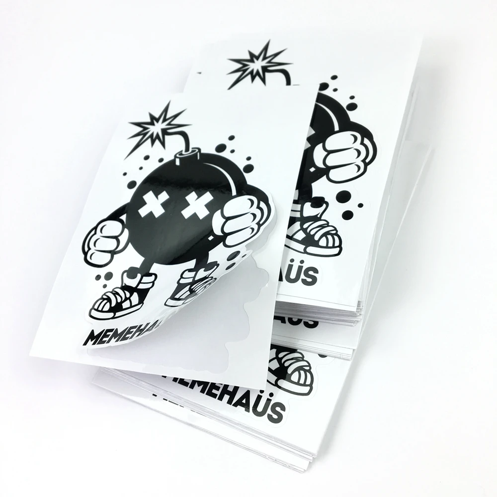 Индивидуальная высечка виниловых наклеек 100 шт. MOQ индивидуальная цифровая печать Защита от УФ-лучей водонепроницаемый ПВХ винил