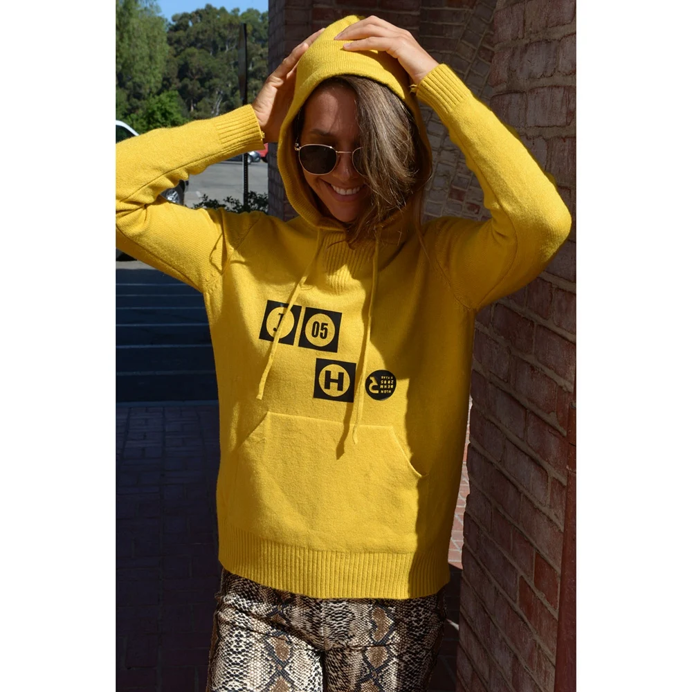 
YHD066 Yellow Knitted Wear With Printing Women Winter Knitted Hoodie Sweaters Custom Logo 