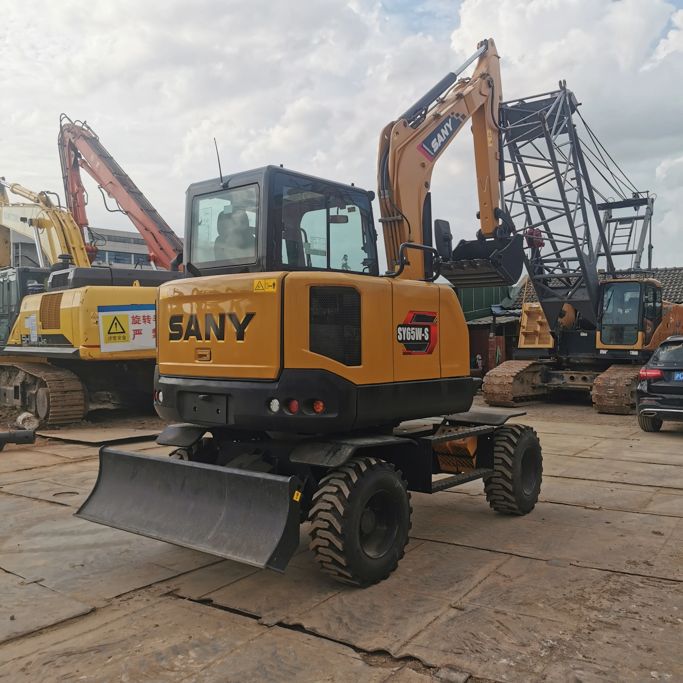 Новый экскаватор используется sany sy65W-S с конкурентоспособными ценами