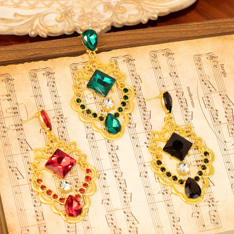 Wholesale Vintage Fashion Gold Tone Rhinestone Dangle Earrings for Women