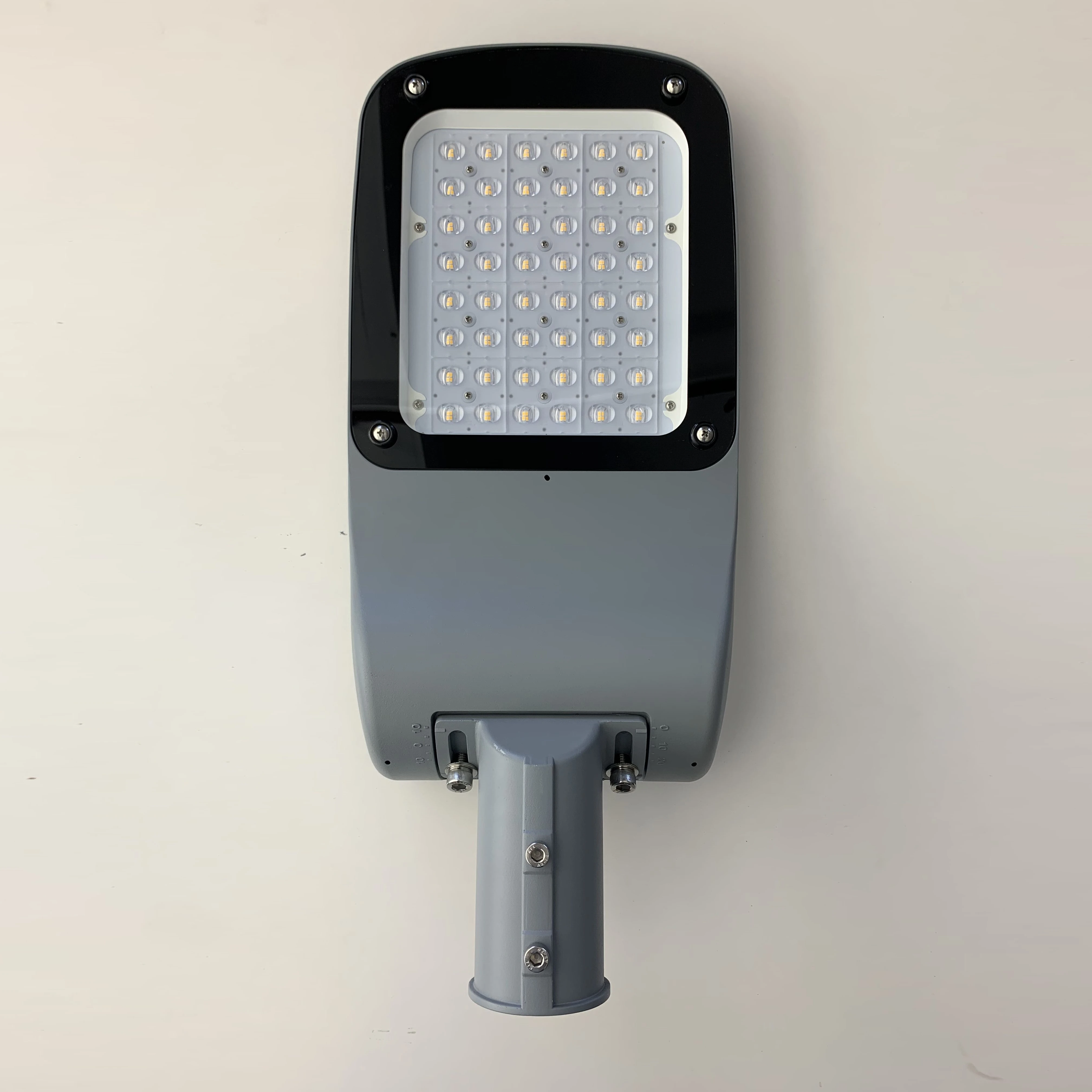 OEM ODM Outdoor LED Shoebox Light Fixtures IP65 Road Application with AC Power Supply 100W-400W Module Design