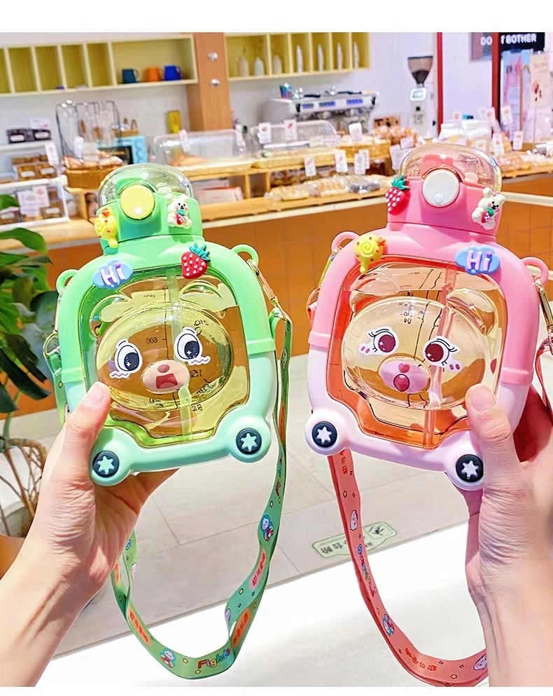 Pot-bellied Cup explosions bear plastic cups cute kettle children cartoon men and women large capacity magic bear cups.