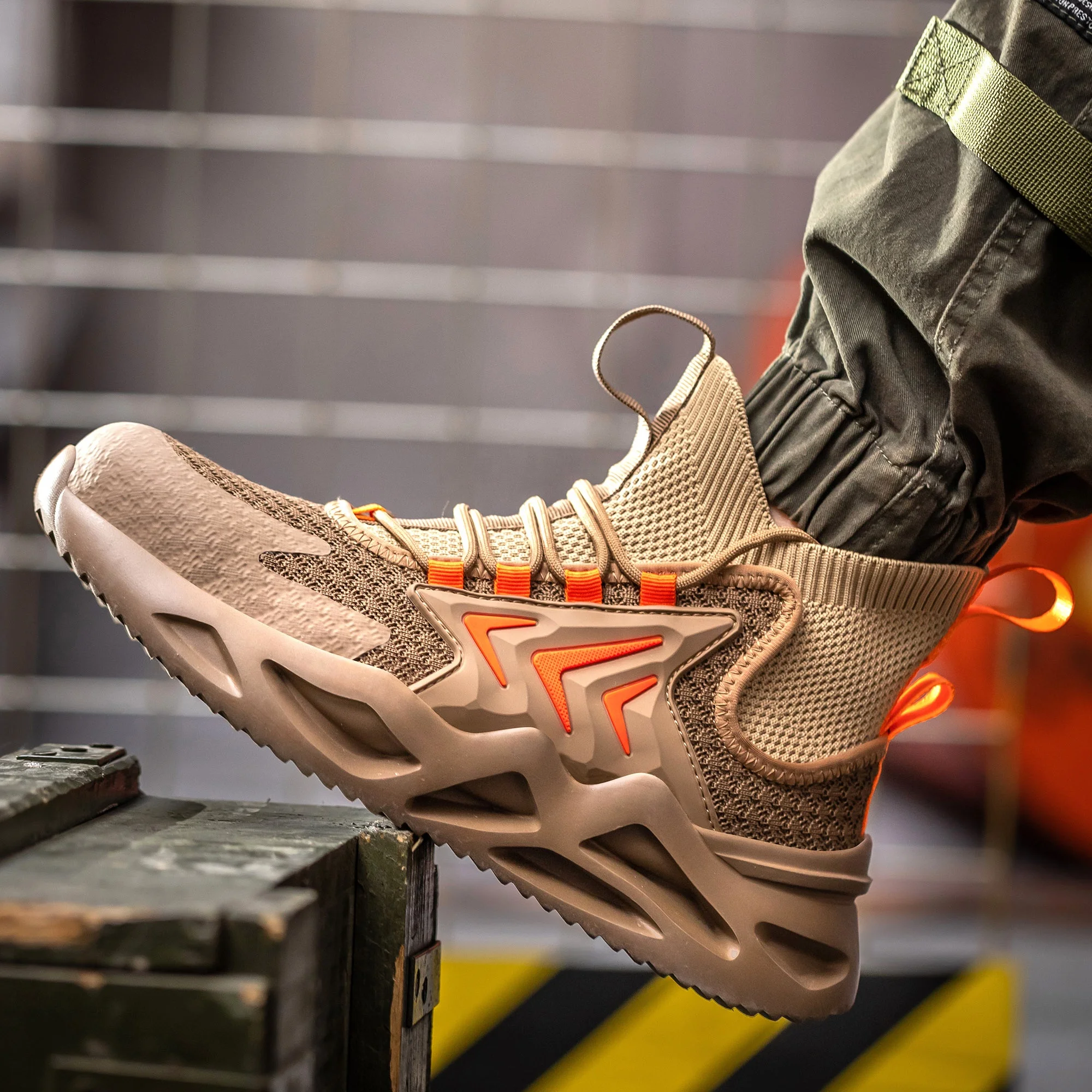 Wholesale  Lightweight Breathable Steel Toe Shoes for Men Wide Width Comfortable Safety Sneakers Anti-Puncture Work Shoes