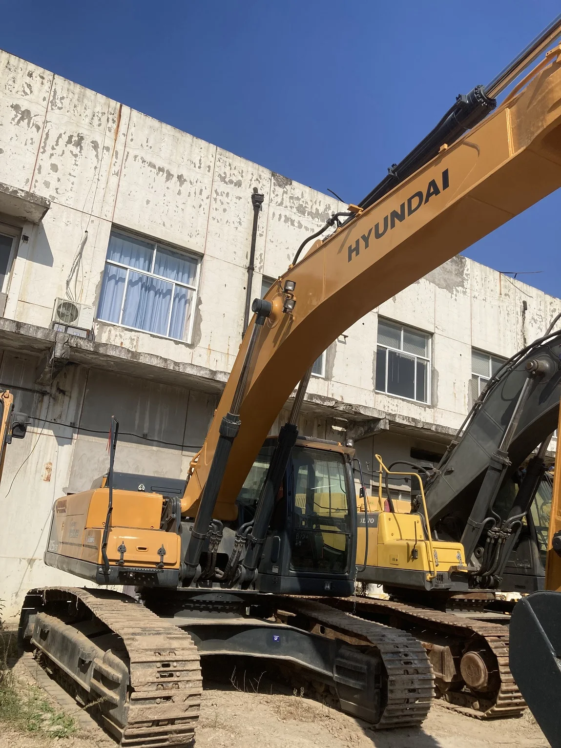 Great performance used 33 ton large crawler hydraulic Hyundai 350L excavators for sale