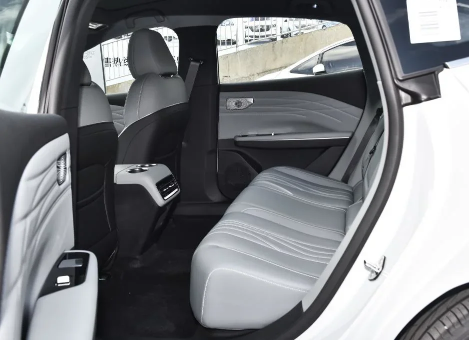 Geely Yinhe 2024 E8 272 HP Affordable Electric Car for Sale