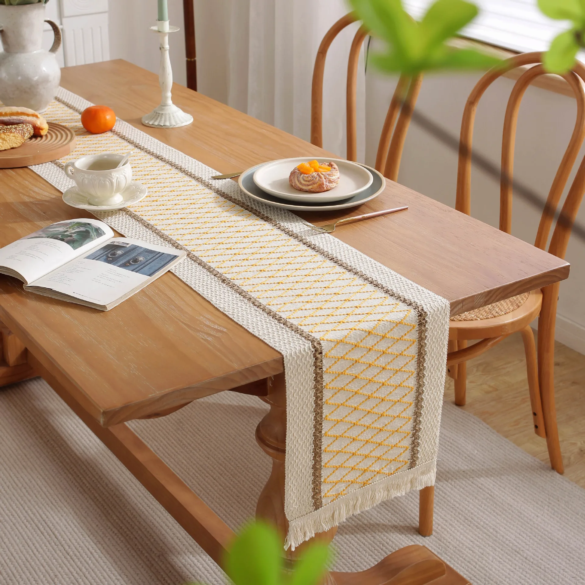 Latest innovative design Modern wedding banquet decoration Bohemian burlap woven tassel table runner wtih placemat set