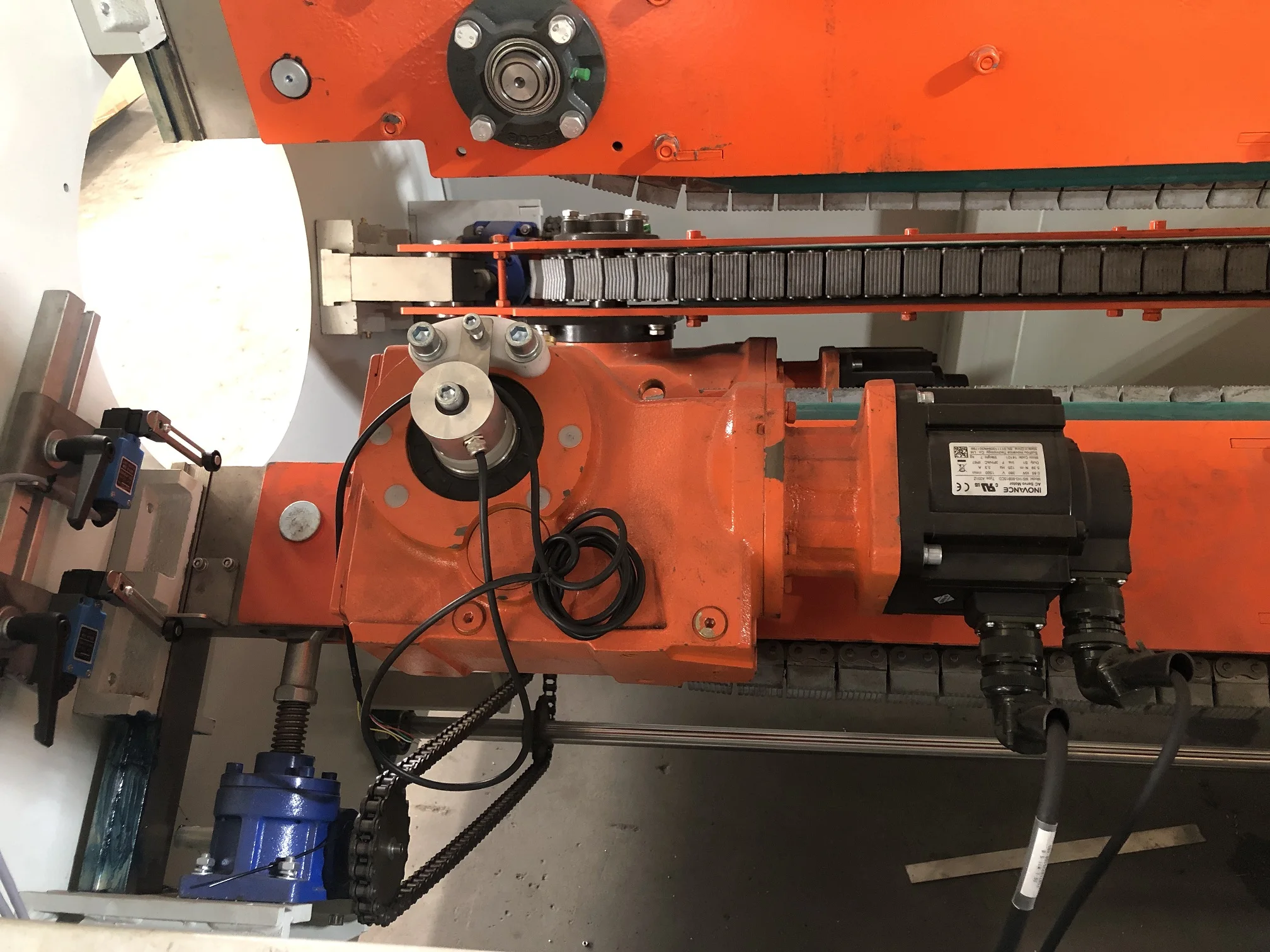 
3 claws rubber haul off pulling machine pipe haul off machine tractor 