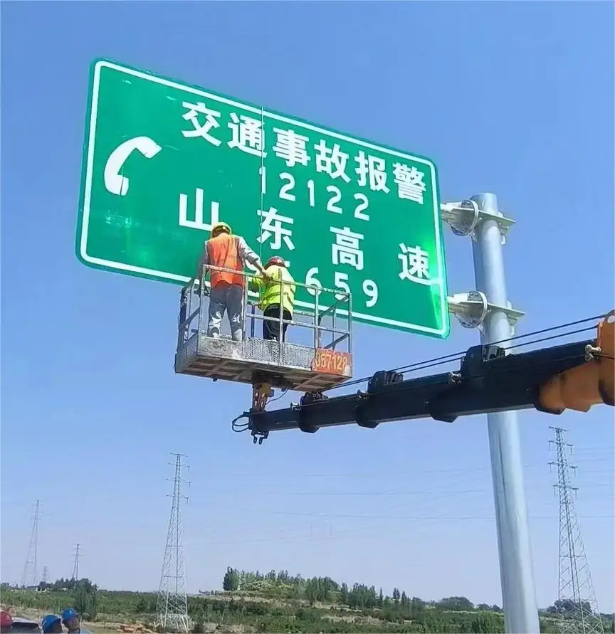 Factory Manufacturer Road Safety Traffic Led Arrow Signal Reflective Custom Delineators Warning Board Caution Pvc Signs