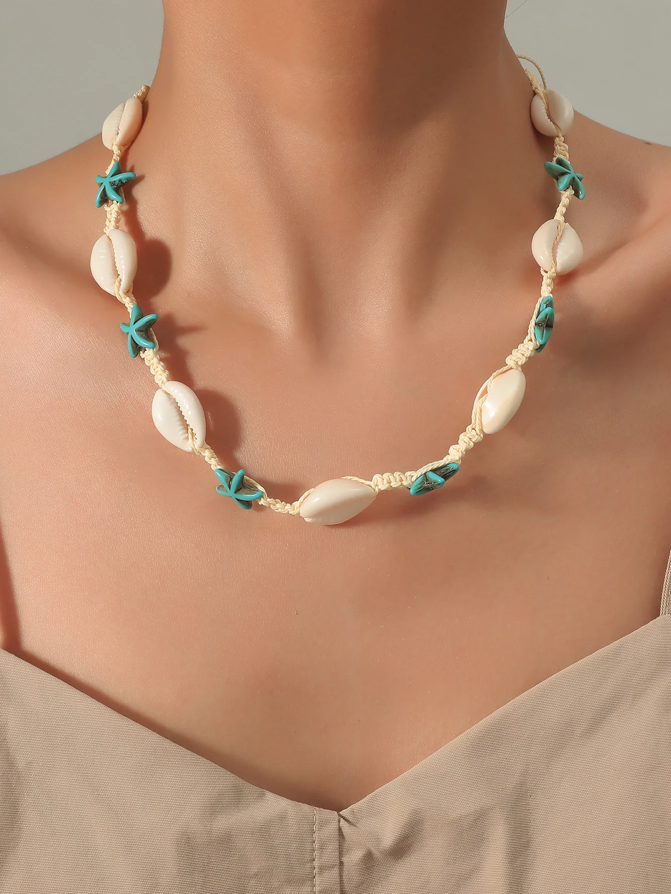 Wholesale Fashion Handmade Cowry Puka Sea Shell Necklace Summer Beach Shell Beaded Choker Bracelet