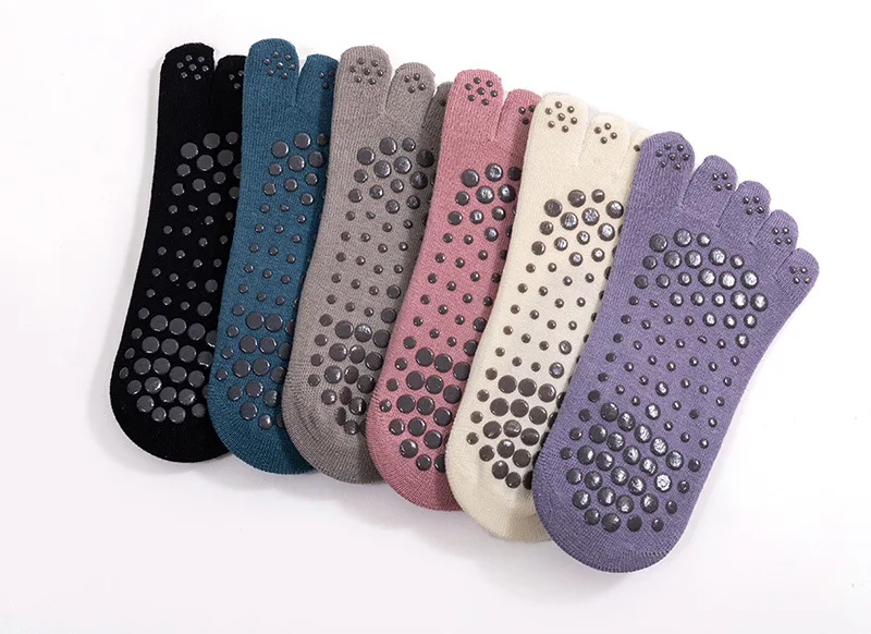 Wholesale Breathable Yoga Socks For Women Non-slip Five Finger Pilates Double Cross Stripe Sock