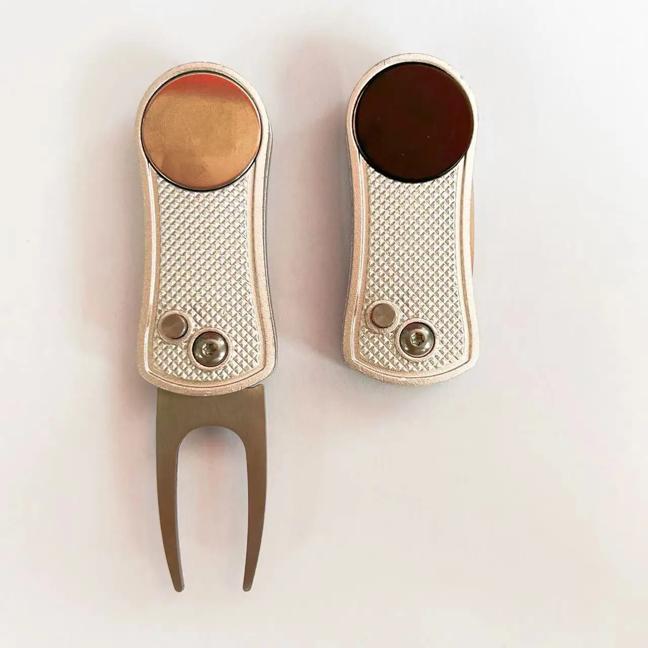 Wholesale OEM Colorful Retractable Golf Divot Repair Tool with Custom Magnetic Ball Marker with High Quality