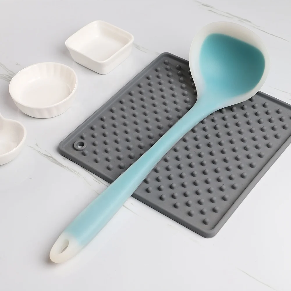 Translucent Kitchen Silicone Soup Ladle Kitchen Utensil Silicone Ladle with Nylon Core