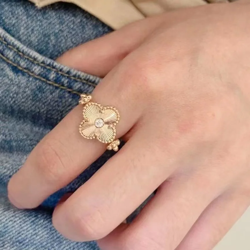 New High Quality Lucky Clover Rotating Ring Fashion Versatile Ladybug Ring Wholesale