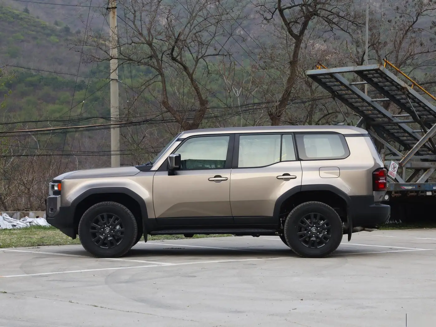 2024 Новый TO-YO-TA PRADO средний большой внедорожник 2 4 т дикий BX 5-местный 6-местный гибрид новый из Китая TOYO-TA