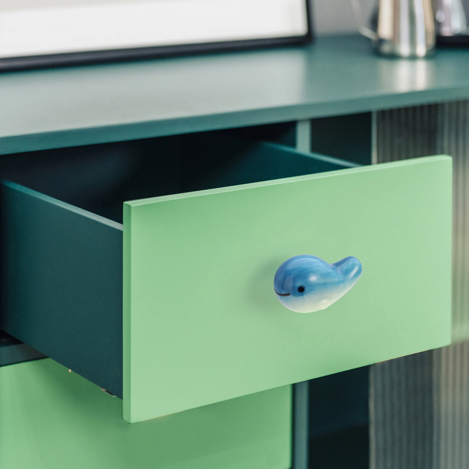 Hot Sale Children Cartoon Whale Shape Animals Ceramic Bedroom Knob 6303