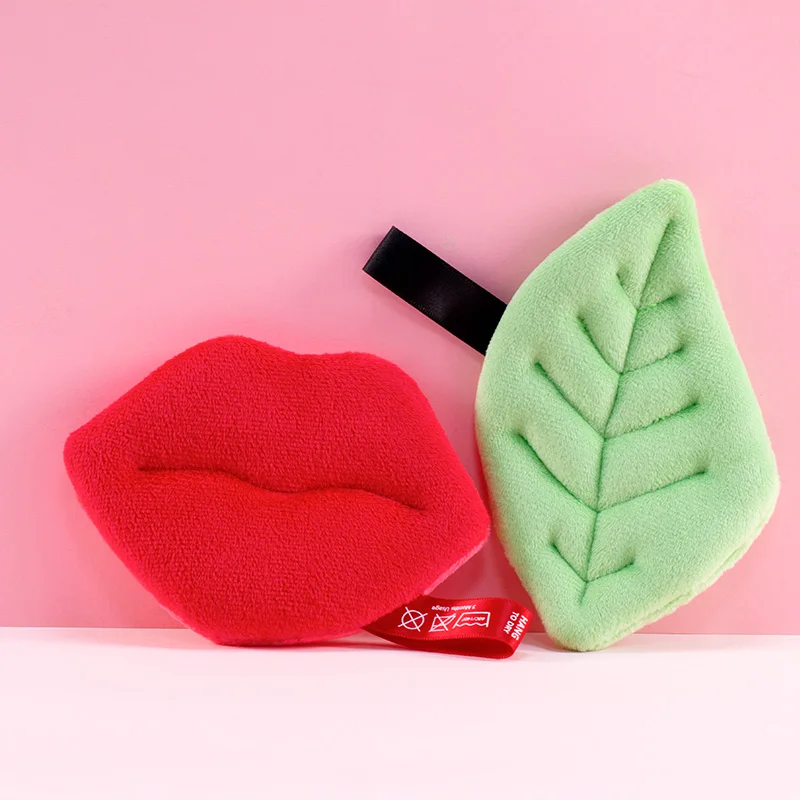 Wholesale Soft Pluffy Velvet Lip Shape Powder Puff For Facial Makeup Loose Powder