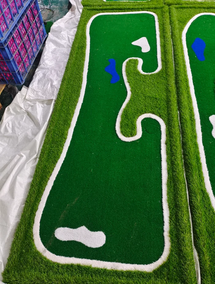 The factory sells golf 9-hole greens artificial putting green grass iutdoor mini golf practice putting green