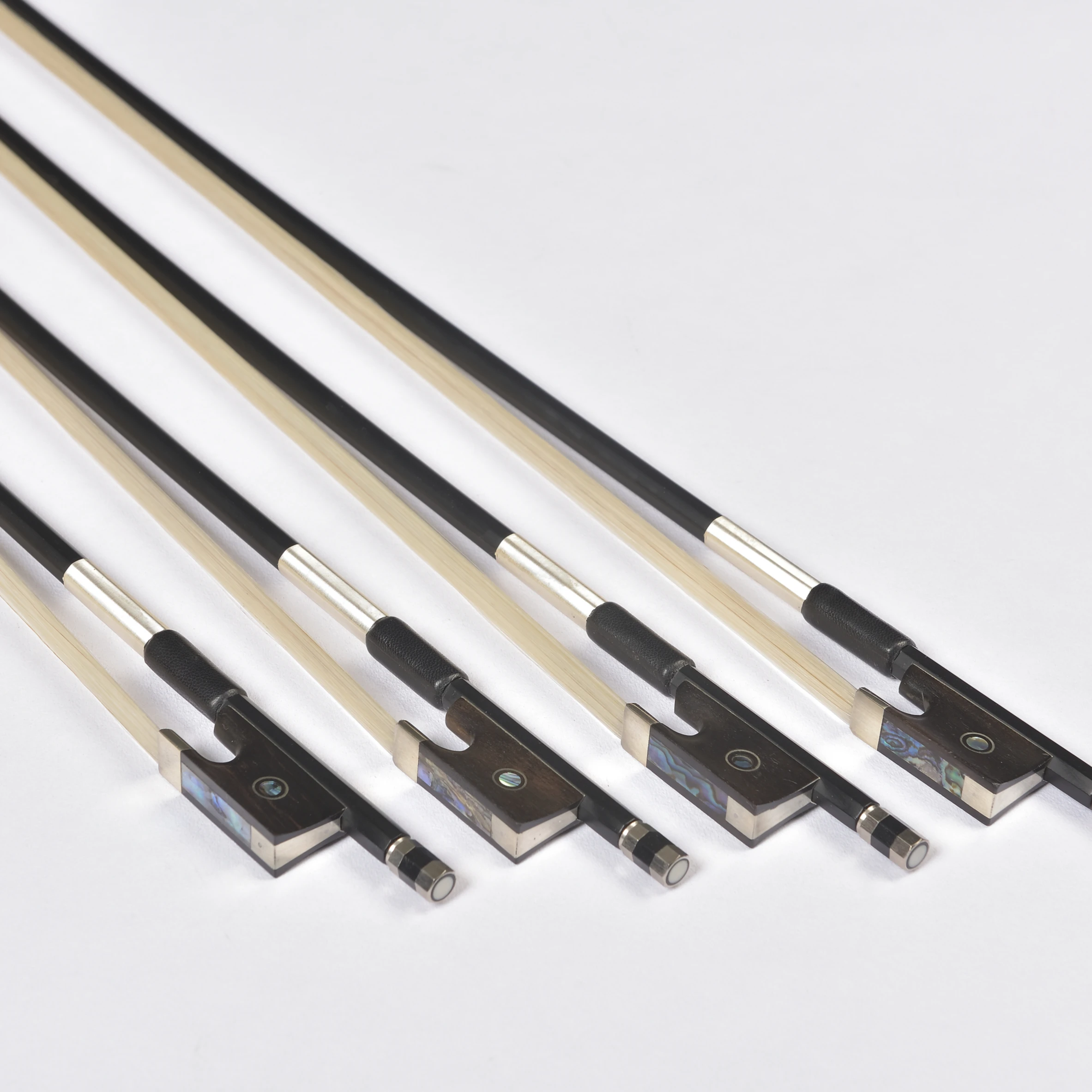 Customized Professional Violin Bow Carbon Fiber Round Stick Ebony Frog Natural Horsehair Carbon Fiber Bow students practice bow