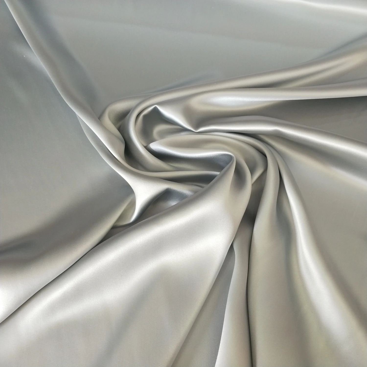 Wholesale OEM RTS 40m/m Mulberry Silk Fabric Supplier High Quality 100% Pure Satin Silk Fabric 114cm wide