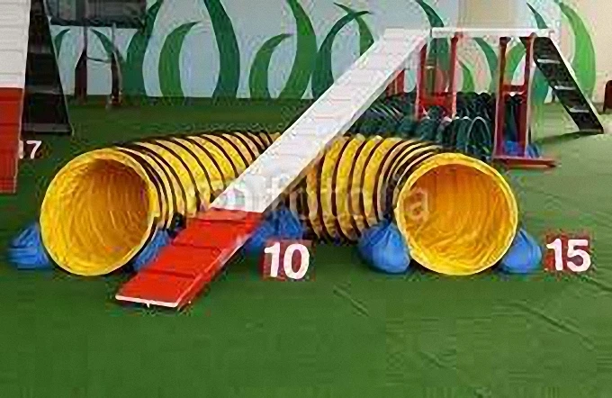
Cool Runners Tunnel Hugging Non Constricting PVC Dog Agility Tunnel Bag set 