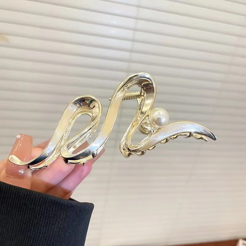 INS Irregular Metal Grab Clip Lady Wavy Pearls Metal Hair Clips New Arrival Irregular Extra Large Hair Claw Clips For Thick Hair