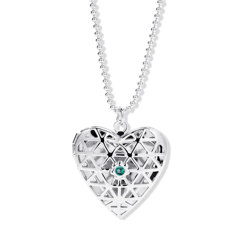 Vintage Hollow Photo memory floating locket  Necklace fragrance essential oil diffuser for women  MKA67