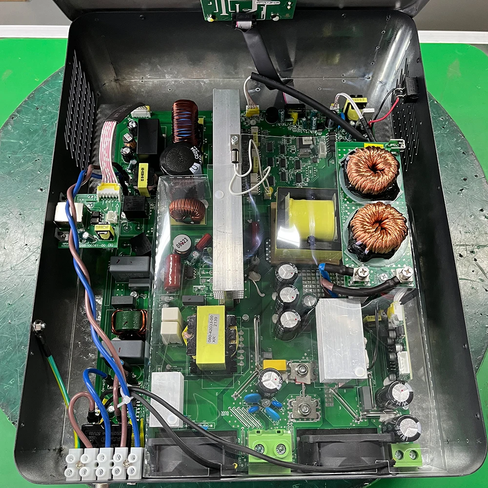 Codi солнечной энергии 1.2kw 2.4Kw Гибридный неэлектрифицированный солнечный инвертор 1200 ватт 2400 Ватт решетки Встроенный со слежением за максимальной точкой