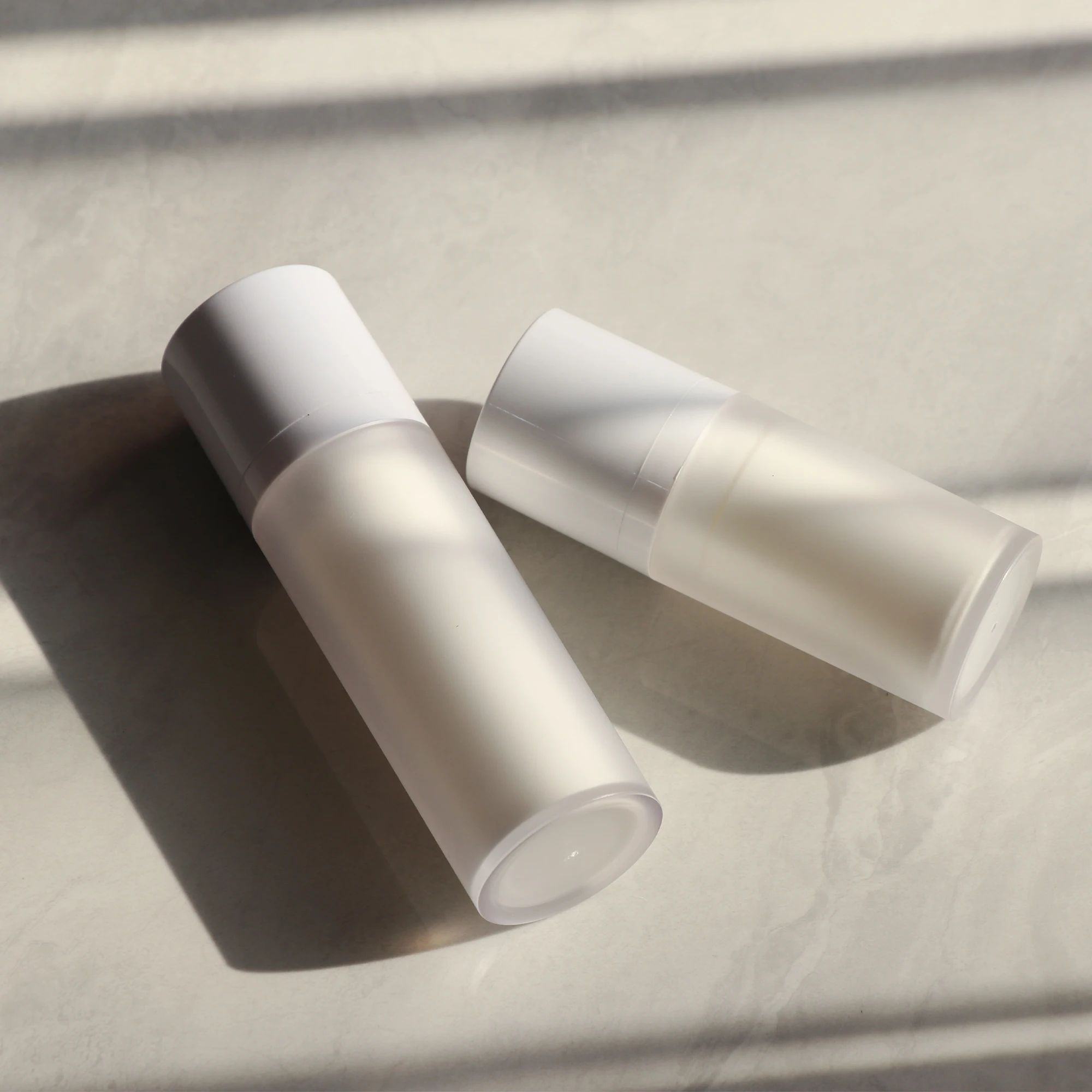 In stock white cosmetic empty lotion containers 30ml 50ml 80ml 100ml  pet airless twist pump bottle