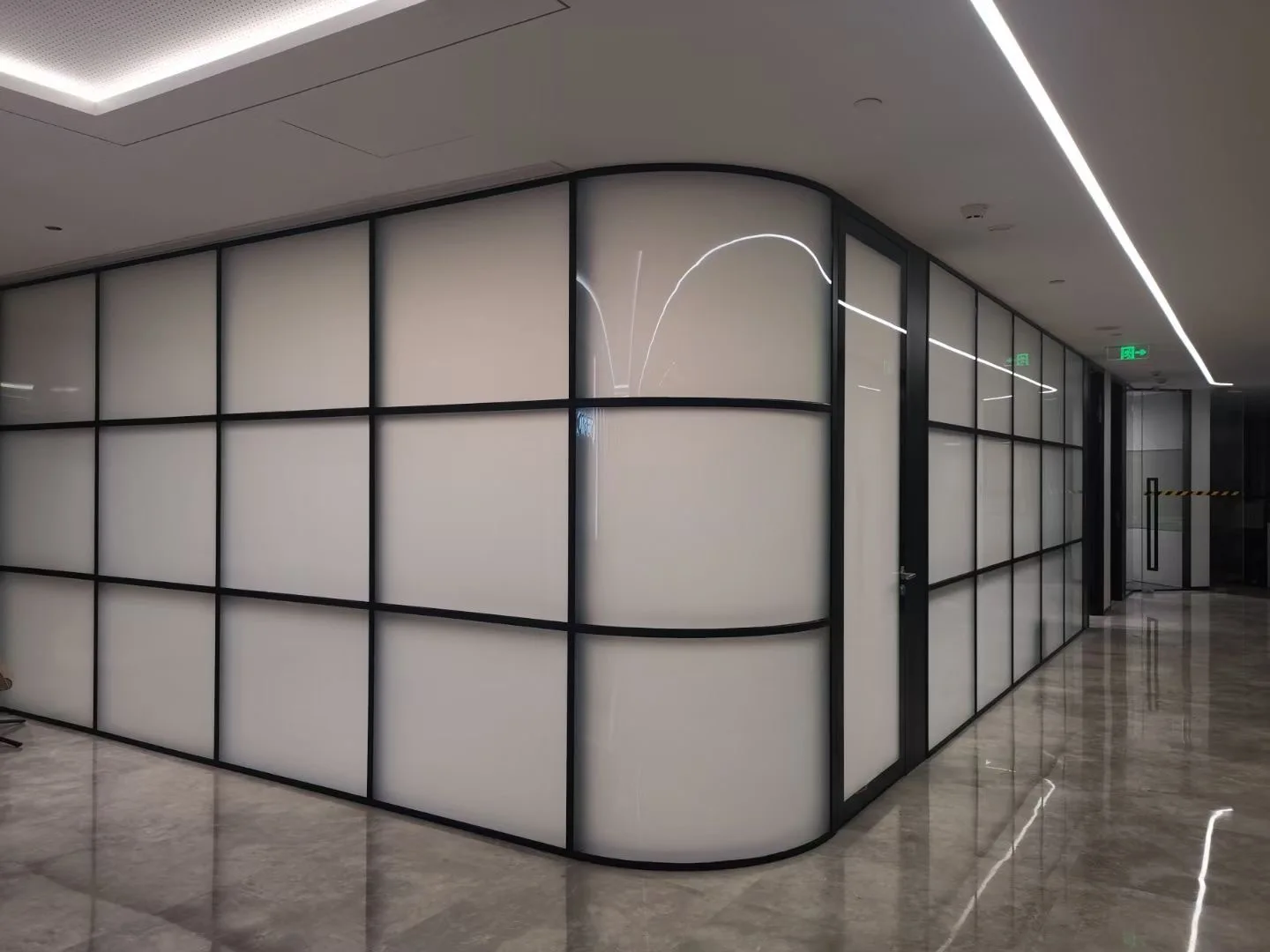 2025 new hot modular soundproof frameless demountable aluminum tempered single or double glazing clear office glass partition