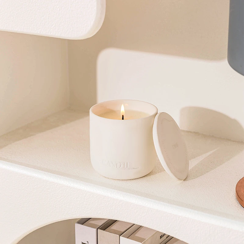 NEWIND Custom High Quality Heart-Shaped Organic Soy Wax Scented Candles Glass Jar Wholesale Religious Occasions Air Freshening