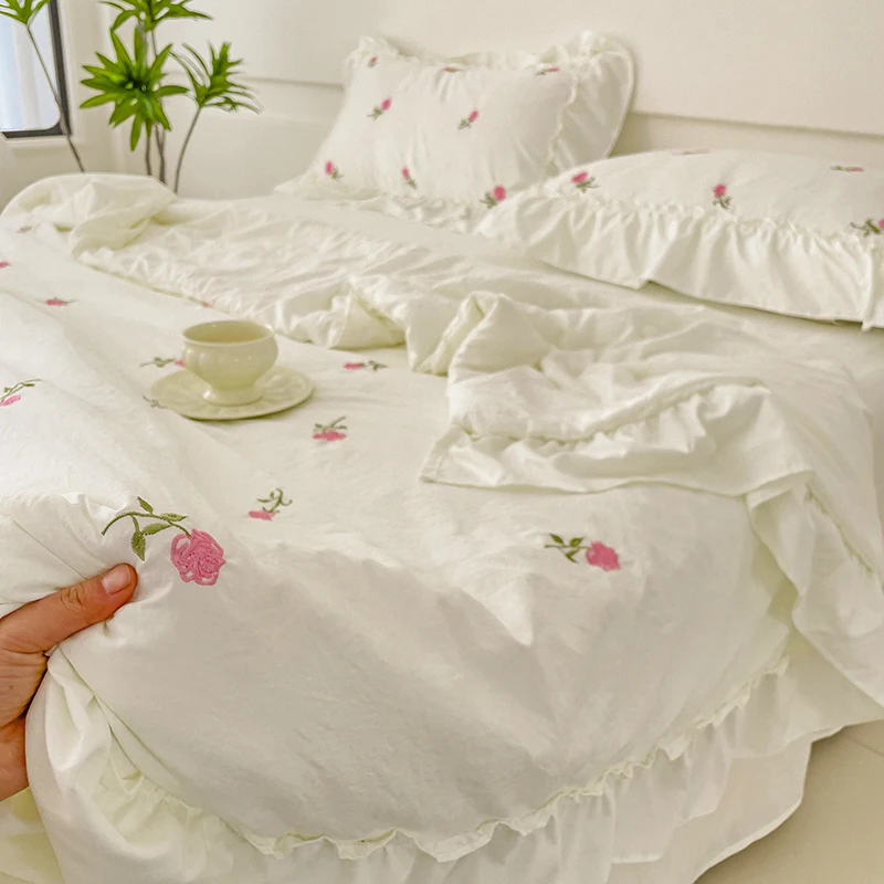 2024 Bedding sets bubble yarn embroidery lace four-piece skin-friendly lace four seasons available soft duvet cover