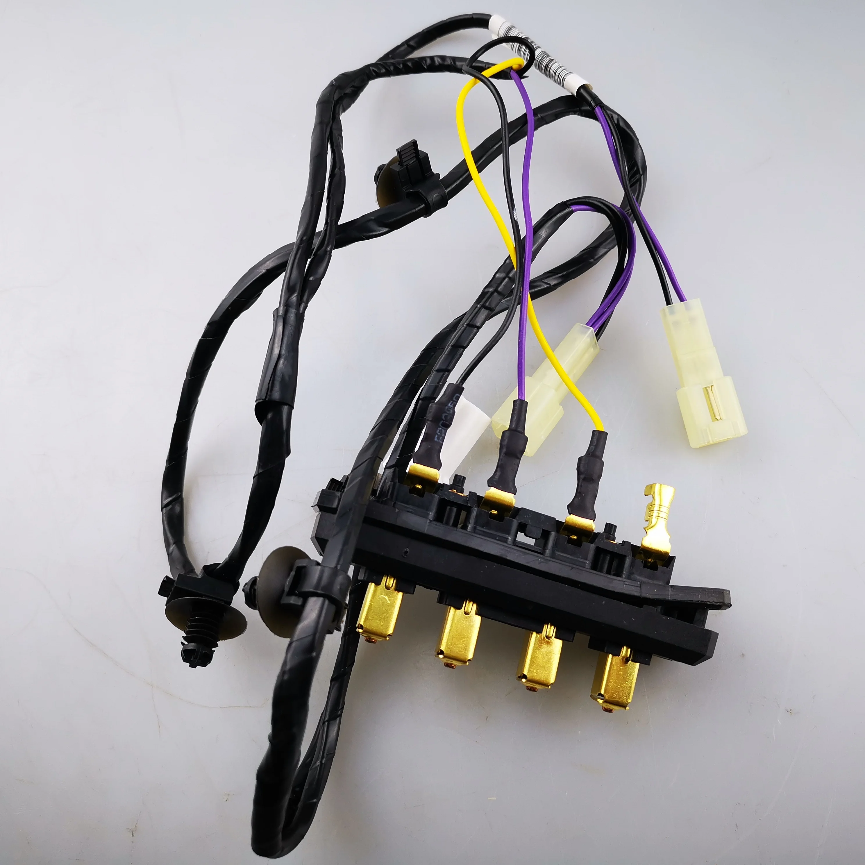 Новый контактор задней двери sаик MAXUS V80 C00047828 C00071234