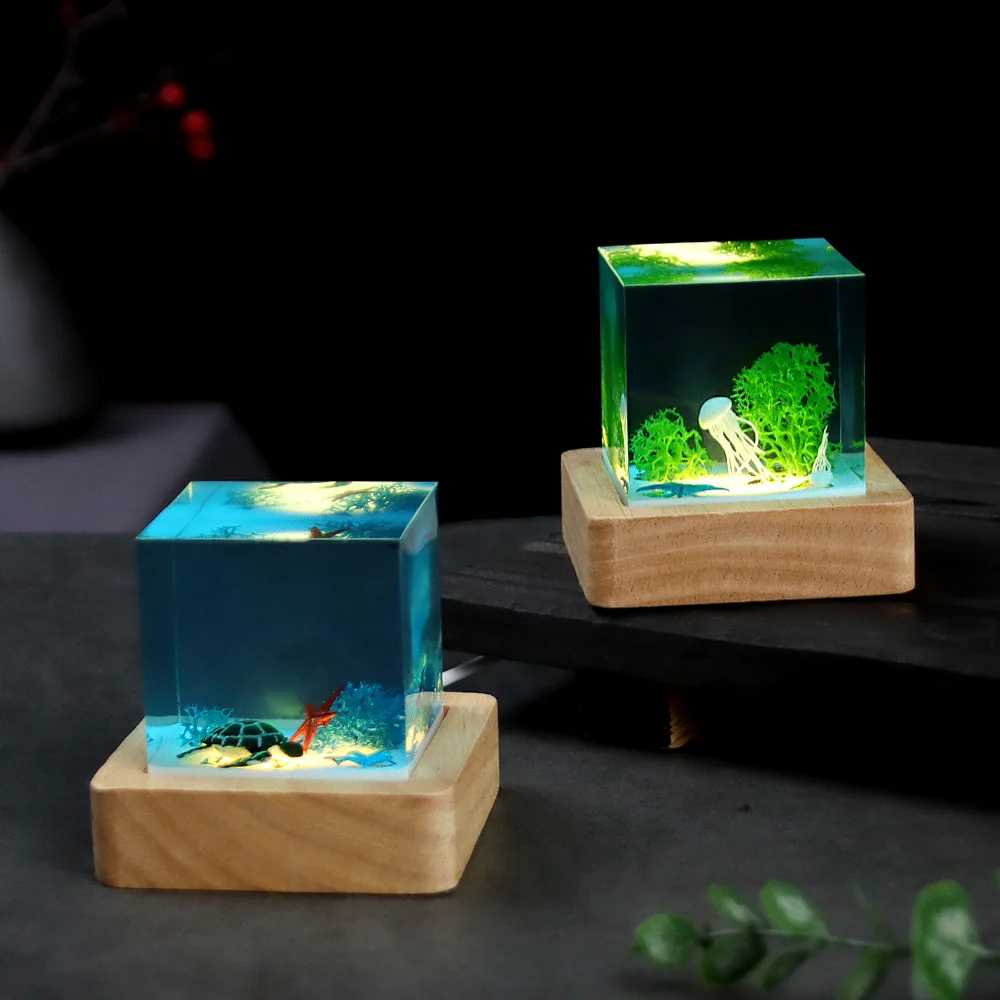 Marine Whale Cube Decoration Clear Epoxy Resin Cube Lamp  With Wooden Base For Holiday Christmas Gifts