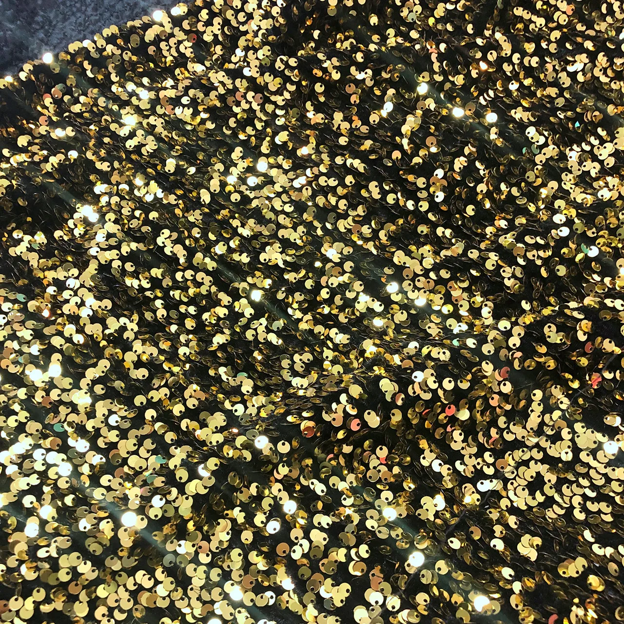 Nanyee Textile High Density Popular 5mm Light Gold Sequin On Black Velvet Fabric